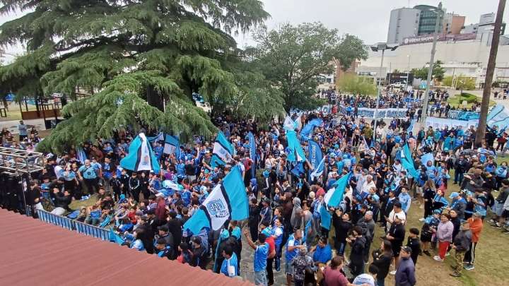 El aguante a Estudiantes a1.200 kilómetros de distancia