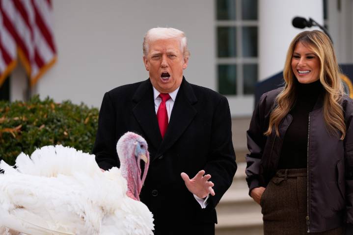 Trump roasts Democrats instead of birds at turkey pardoning ceremony