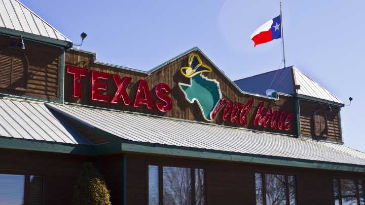 9 Ways Texas Roadhouse Beats Outback And LongHorn