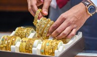 Gold Breaks Weekly Losing Streak But Falls After US Govt Shutdown Ends