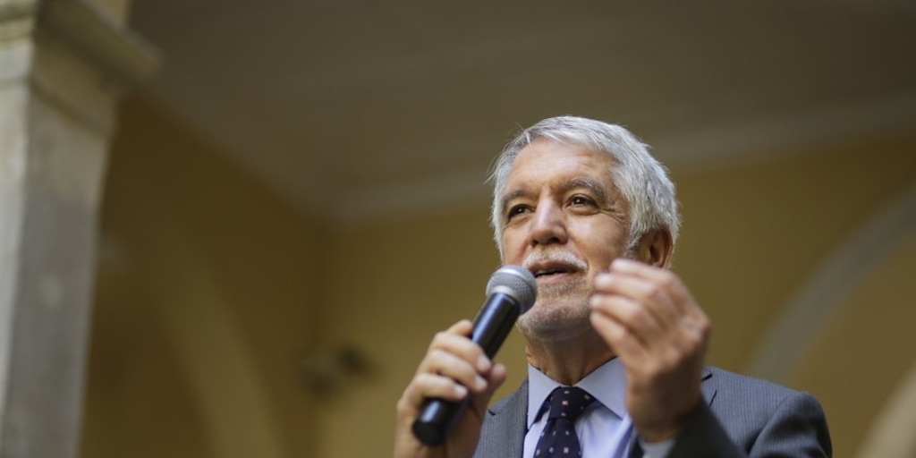 Peñalosa advierte que Colombia decidirá entre “neocomunismo” y economía de mercado en las próximas elecciones