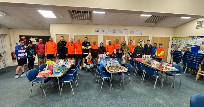 Darlo Runners brave cold for Salvation Army Christmas appeal