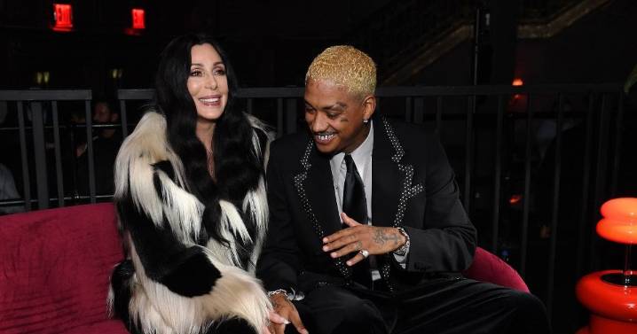Cher presume su relación con su novio 40 años más joven: “Nos besamos como adolescentes”