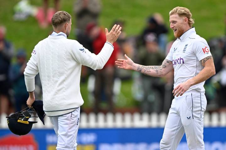 Ex-England star offers advice to Ben Stokes and Joe Root on handling Ashes hostility