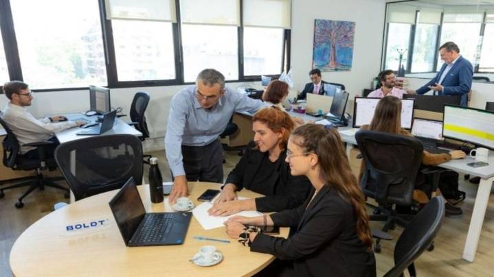 Las tres variables que se agregaron a la reforma laboral, según confirmó Luis Caputo