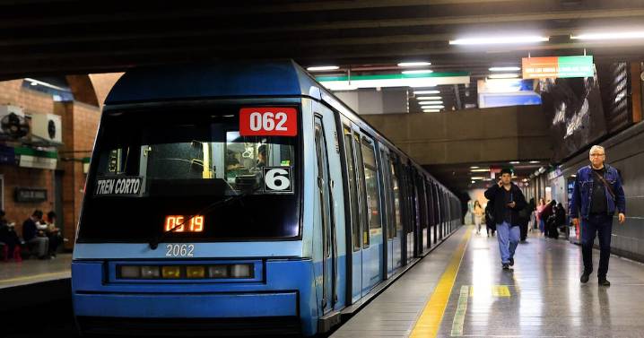 Metro de Santiago presenta interrupción en línea 1: cuatro estaciones sin servicio