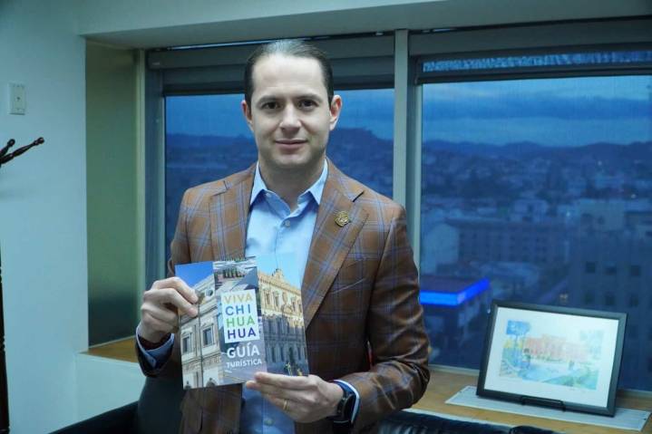 José Luis Villalobos reconoce aporte de la guía «Viva Chihuahua» a la difusión turística de la capital