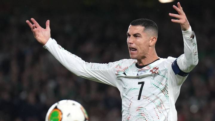 Portugal cayó ante Irlanda 2-0 y espera el domingo para clasificar. Cristiano Ronaldo fue expulsado