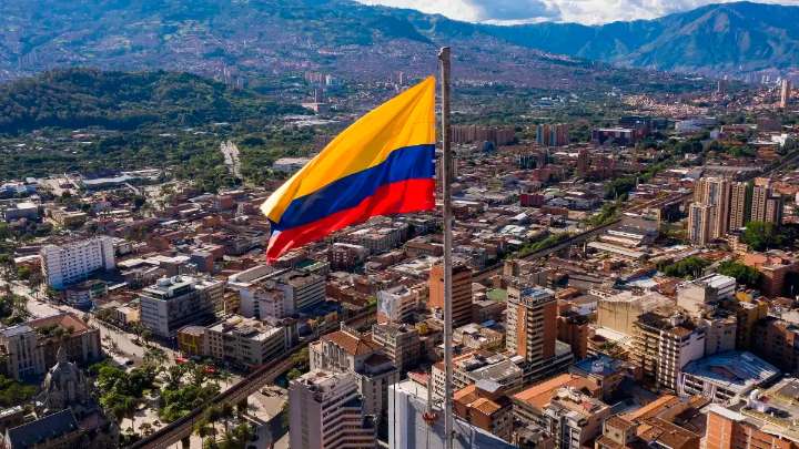 Las urnas marcarán rumbo de una economía colombiana que crecería cerca del 3%