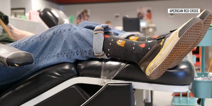 American Red Cross giving away nostalgic socks for blood donations until Dec. 7