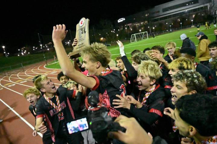 Glenelg boys soccer goes unbeaten, wins Class 2A state title