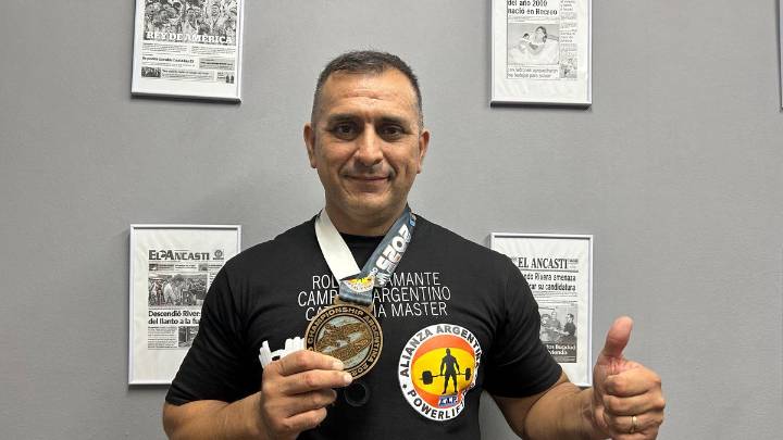 Con una lesión y mucha fe, "Roly" Bustamante ganó el Mundial de levantamiento de pesas: "Dejé todo en cada intento"