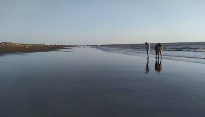 Surat's Suvali Beach to get ₹1.2 crore plant to turn seawater into drinking water