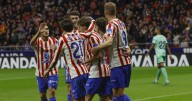 El Atlético se venga de su bestia negra y sigue intratable ante su gente