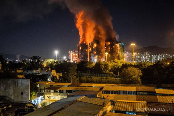 Incendio provoca tragedia en Hong Kong: al menos 44 muertos y 279 desaparecidos