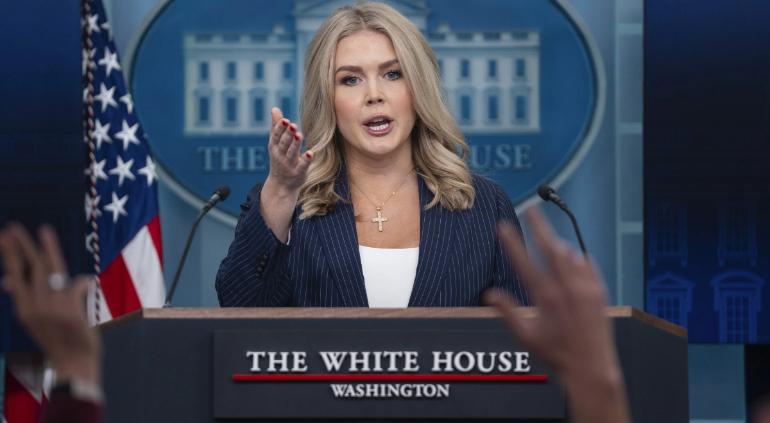 Detuvo ICE a la excuñada de Karoline Leavitt, vocera de la Casa Blanca