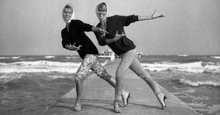 The Kessler twins, German entertainment duo who performed with Fred Astaire and Frank Sinatra, die together by assisted suicide