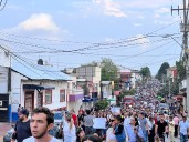 Más de 10 mil uruapenses marchan en Michoacán por la paz y la justicia tras asesinato del alcalde Carlos Manzo