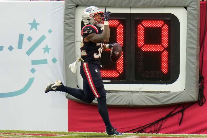 TreVeyon Henderson explains why he glanced over to sideline before running in for late TD