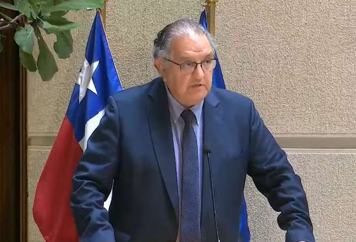 Huenchumilla acusa a Frei de "lesionar la memoria" del partido tras reunión con Kast