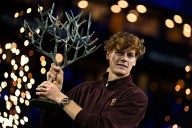 Sinner, de nuevo arriba. Brilló en París y volvió a la cima, pero el N°1 del año se definirá con Alcaraz en Turín