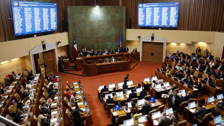 Hasta la madrugada se contaban los votos en la elección de diputados