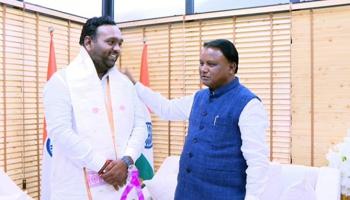 Nuapada MLA Jay Dholakia Meets CM Mohan Majhi, Receives Congratulations
