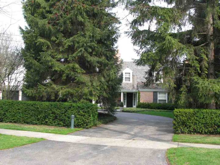 Retired general counsel of Boeing sells Lake Forest mansion