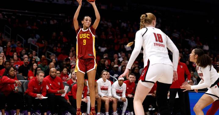 Davidson's heroics power No. 18 USC over No. 9 NC State