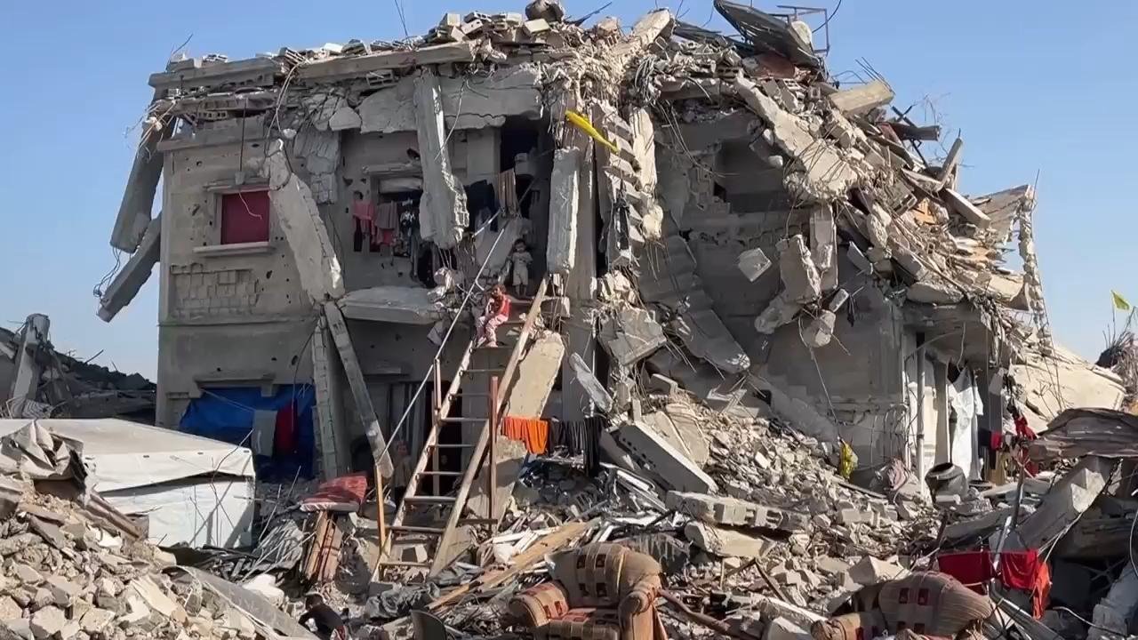 In Gaza, some choose their wrecked and damaged houses rather than displacement