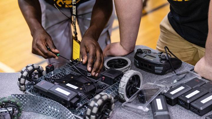 Robotics team cleared after $489K political war allegedly targeted Everett school board