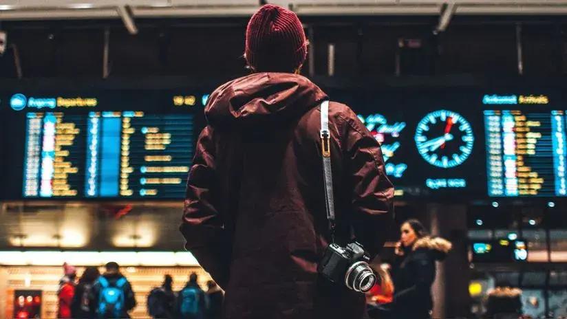 Aerolíneas cancelan vuelos y autoridades ordenan reducir el tráfico aéreo: así afecta el cierre del gobierno a la aviación en EE.UU. Vuelos cancelados y orden de reducir el tráfico aéreo: así afecta e