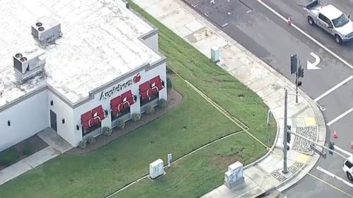 Suspect killed in police shooting outside Applebee's restaurant in Corona