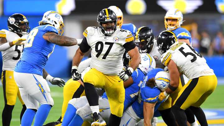 Who plays football tonight? What time is NFL Sunday Night Football on TV?