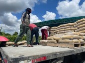 Más de 800 familias son atendidas con venta de cemento en el sector El Parquecito