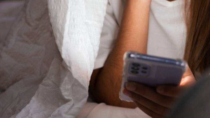 Nightly Smartphone Use at Bedtime Isn’t as Bad as You Think, Study Suggests