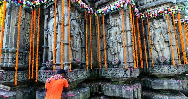 Blossoming bodies: Subverting the floral metaphors for menstruation