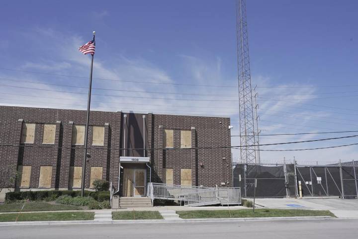 Defensores de inmigrantes denuncian presuntos abusos cometidos en un centro de detención en Chicago