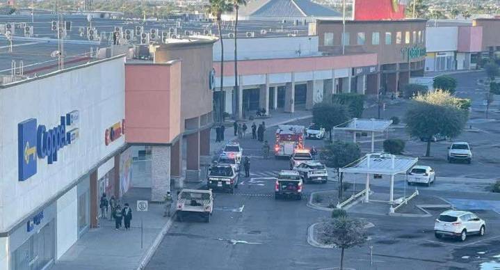 Falla transformador y provoca apagón en plaza comercial al sur de Hermosillo