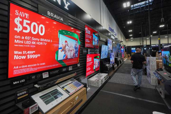 Holiday sales growth expected to be slower this year