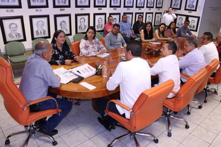 Instituciones de seguridad social protegen al personal educativo ante riesgo de trabajo durante obras en autopista Colima