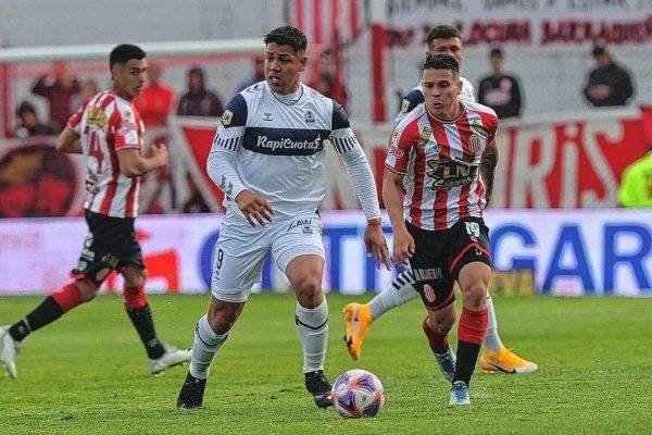 Gimnasia, con la chance del clásico en semifinales, visita a Barracas Central