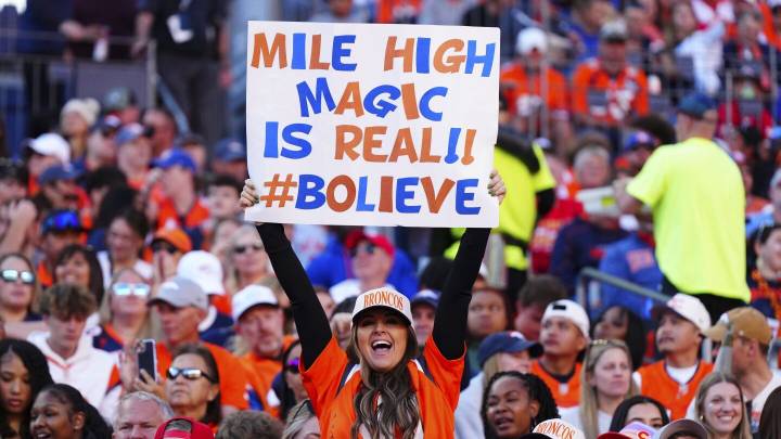 Broncos win eighth in a row, beating Chiefs 22