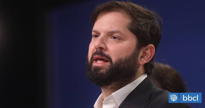 Sobreseen a presidente Boric por contratación de abogado para su defensa con fondos públicos