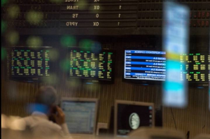 Los bonos en dólares extienden su tendencia positiva y el riesgo país sigue cayendo