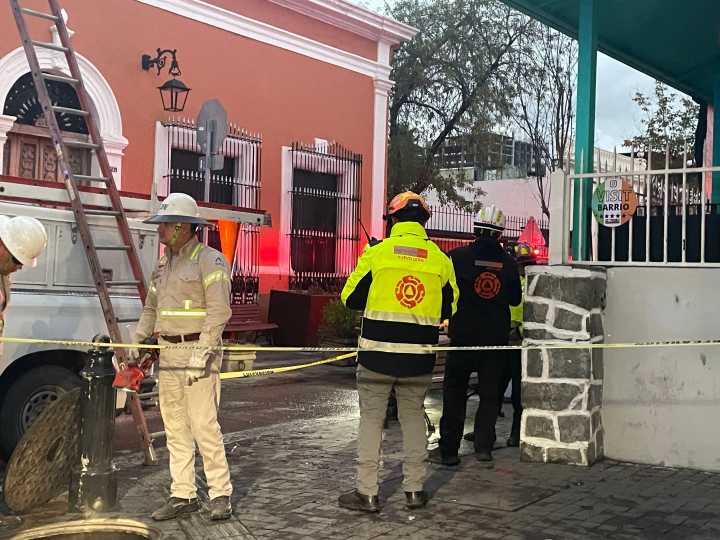 Falla eléctrica deja sin luz a locales de Barrio Antiguo
