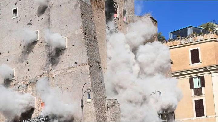 Se derrumbó la Torre dei Conti en Roma y dejó varios heridos