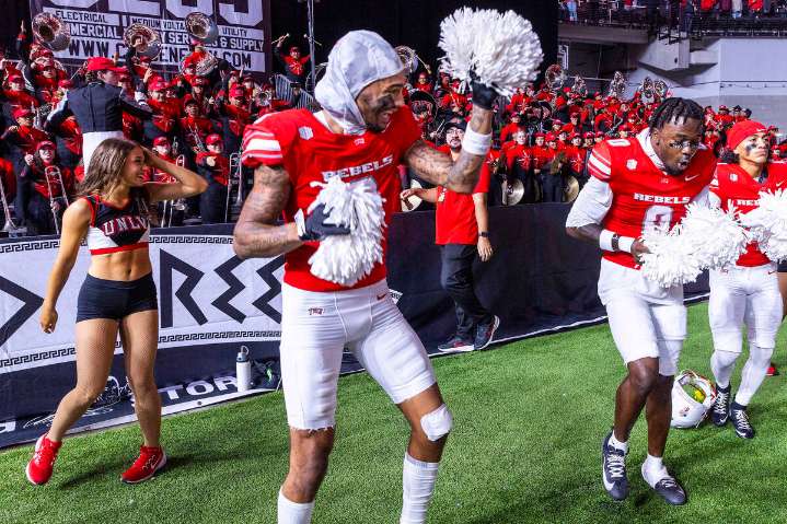 UNLV football entertains in double-overtime win over Utah State