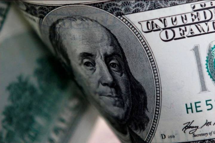 El dólar oficial saltó casi $60 en cuatro ruedas y revirtió la baja acumulada en noviembre