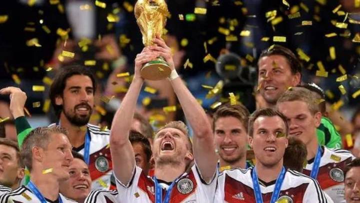 El campeón del mundo que ahora escala semidesnudo: de quién se trata